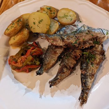 Restaurante Conqvistador  - Sardines and potatoes at O Conquistador, Lisbon - Portuguese Near Me - Lisbon, 11