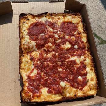 Loui's Pizza - Pizza Near Me - Hazel Park, Michigan
