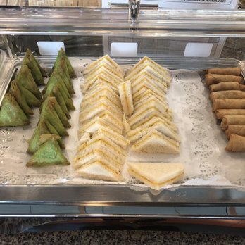 ANA Lounge - Mixed finger food - Airport Lounges Near Me - Maia, 13