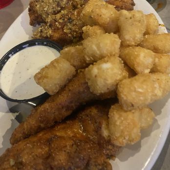 Pluckers Wing Bar - Round Rock - Boneless Wing Basket - American Near Me - Round Rock, Texas