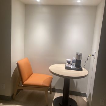 Austin Southpark Hotel - Sitting area - Hotels Near Me - Austin, Texas Austin Southpark Hotel - Sitting area - Hotels Near Me - Austin, Texas