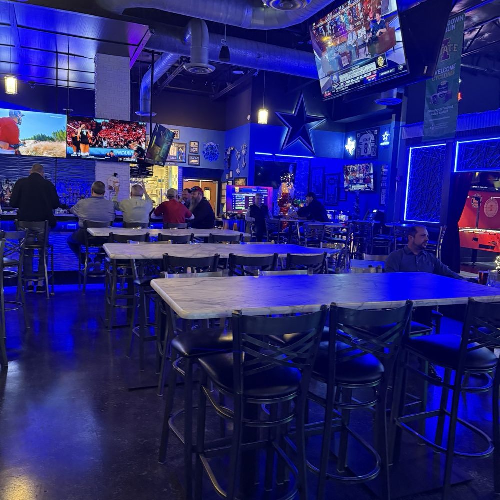 Bobbie's Social House - Huge hosting tables - Sports Bars Near Me - Dallas, Texas Bobbie's Social House - Huge hosting tables - Sports Bars Near Me - Dallas, Texas