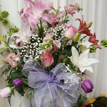 Karen's Flower Boutique - Mother's Day Flower arrangement - Florists Near Me - La Puente, California Karen's Flower Boutique - Mother's Day Flower arrangement - Florists Near Me - La Puente, California