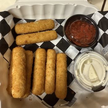 Woodstone Pizzeria - Mozzarella sticks with marinara sauce and ranch - Pizza Near Me - Bakersfield, California