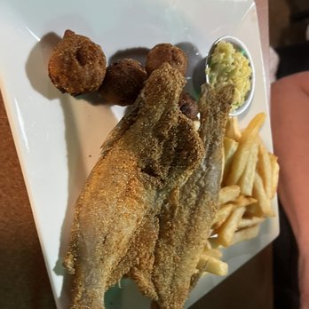 Arnolds BAR-B-QUE & Grill - Catfish was very good! - Barbeque Near Me - Memphis, Tennessee