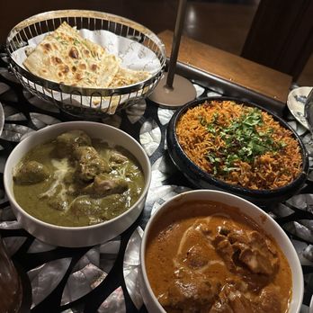 Musaafer - Butter Chicken Experience Caramelized Onion & Cumin Rice Garlic Naan - Indian Near Me - Houston, Texas Musaafer - Butter Chicken Experience Caramelized Onion & Cumin Rice Garlic Naan - Indian Near Me - Houston, Texas