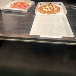 Focacceria Domè - Pizzas being packaged