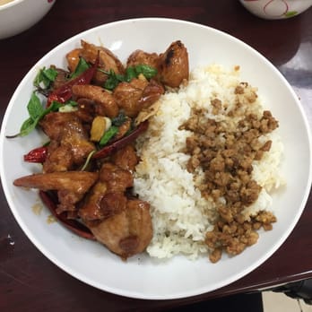 Mama Lee - 3 cup chicken (boneless) over rice ($10.50) - Chinese Near Me - Bayside, New York