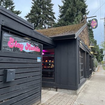 Sit Tite - Outside - Italian Near Me - Portland, Oregon