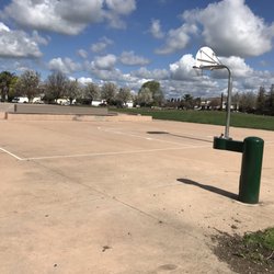 Souza Family Park - Basketball hoop and water fountain