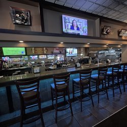 Oyster Pub - Clean and nice beer selection.