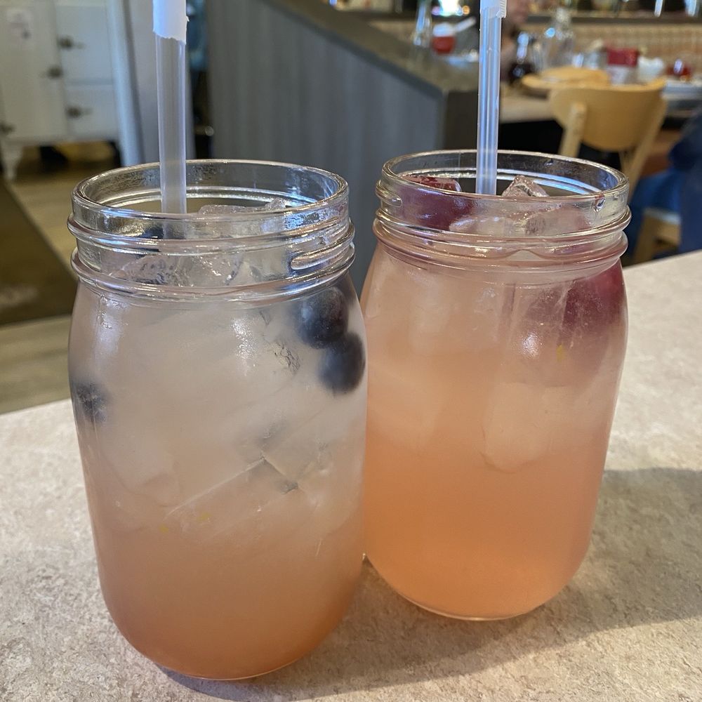 Buttermilk's Farmhouse - Blueberry & Raspberry Lemonade - Breakfast & Brunch Near Me - Patchogue, New York