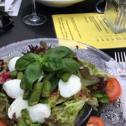 Salat mit Mozzarella & grünem Spargel (Vorne) & Spargelrisotto (Hinten)