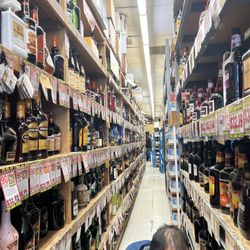 Buy Wise Liquor - Isles are packed