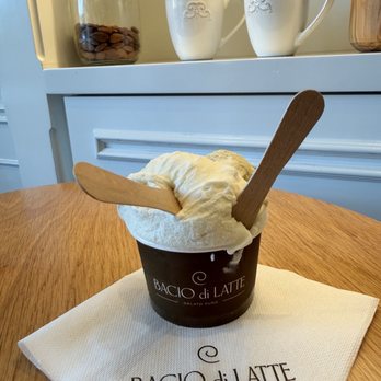 Bacio di Latte - Regular cup of coconut, vanilla caramel and pistachio - Gelato Near Me - Newport Beach, California