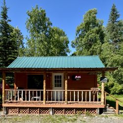 Meandering Moose Lodging - Munchin Moose Cabin