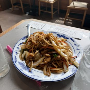 Dumpling Plus - Chicken Chow Mein - Chinese Near Me - University City, Missouri