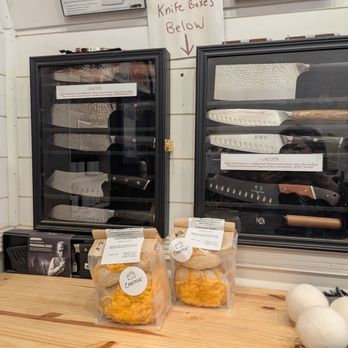 Mini Barn Market - Attraction Farms Near Me - Ramona, California