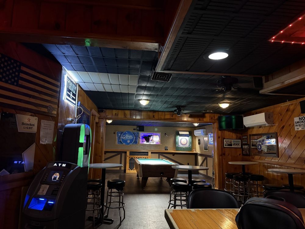 Carey's Pub Image