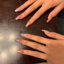 Nail-work at bebe