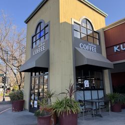 Medleno Coffee Shop & Roastery - Front of store