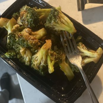 Jin Wang Chinese Restaurant - I ordered roast pork with broccoli and all I got was broccoli in sauce not one piece of pork - Chinese Near Me - Rochester, New York Jin Wang Chinese Restaurant - I ordered roast pork with broccoli and all I got was broccoli in sauce not one piece of pork - Chinese Near Me - Rochester, New York