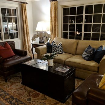 Wayside Inn - Lobby seating - Hotels Near Me - Carmel, California