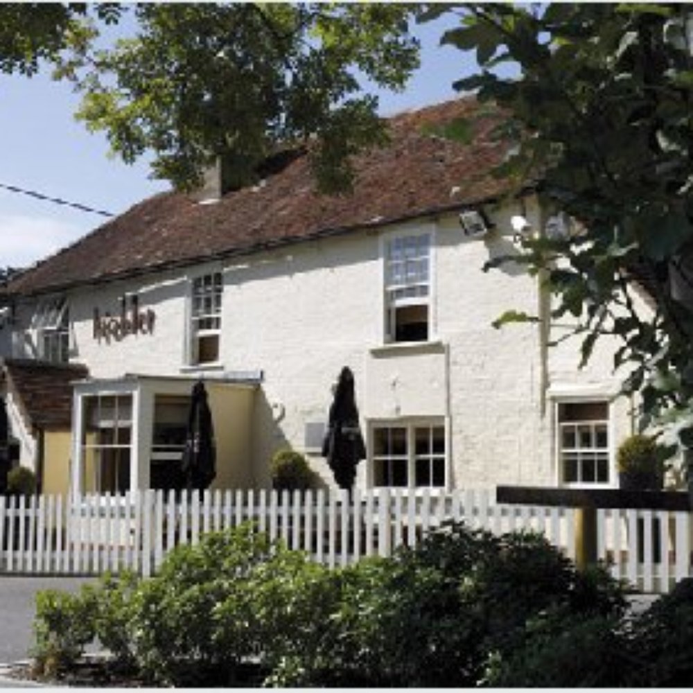 The Hobler Inn - Pubs Near Me - Lymington, HAM