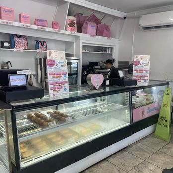 Leonard's Bakery - Inside - Bakeries Near Me - Honolulu, Hawaii Leonard's Bakery - Inside - Bakeries Near Me - Honolulu, Hawaii