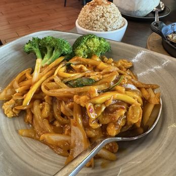 Aung Burma - Mango Chicken - Burmese Near Me - Concord, California