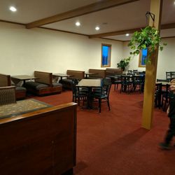 JJ's Steakhouse - MAIN DINING ROOM