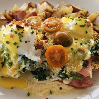 The Beachcomber - Creamed Spinach and Asparagus Eggs Benedict was alright.  The Bechamel sauce was contrasting too much with the Hollandaise sauce. - Seafood Near Me - Newport Beach, California