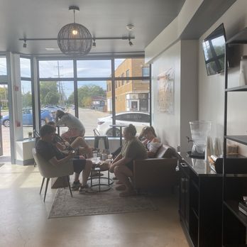 Villa Perk Coffee - Tables, living room seating, high top tables, outdoor seating... plenty of room - Coffee & Tea Near Me - Villa Park, Illinois