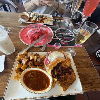 Madres Brunch - Breakfast & Brunch Near Me - Bellflower, California