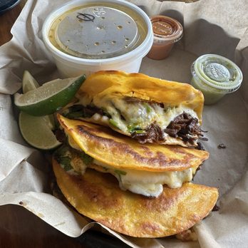 Chili on Top - TRIO BIRRIA - Tacos Near Me - Woodbridge, Virginia