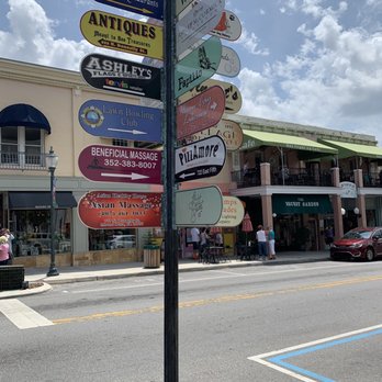 Mount Dora - Street sign - Specialty Food Near Me - Mount Dora, Florida Mount Dora - Street sign - Specialty Food Near Me - Mount Dora, Florida