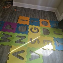 KARM Stores - This is what they sell for $6.99!!! A missing puzzle set. JUNK!