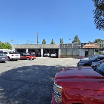 Safelite AutoGlass - Main door to the lobby is to the right. - Auto Glass Services Near Me - Pasadena, California