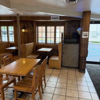 Ivanhoe's Drive In - Interior - Ice Cream & Frozen Yogurt Near Me - Upland, Indiana