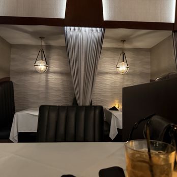 Ruth's Chris Steak House - Ambiance - Steakhouses Near Me - St. Louis, Missouri