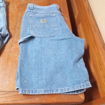 Threads Consignment - Lee Dungys carpeter shorts new never washed or worn yet 6084368740 - Thrift Stores Near Me - Janesville, Wisconsin Threads Consignment - Lee Dungys carpeter shorts new never washed or worn yet 6084368740 - Thrift Stores Near Me - Janesville, Wisconsin