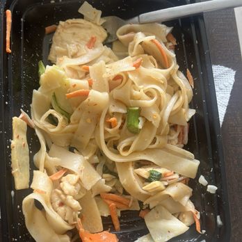 Rak Thai - Peanut Noodles - Thai Near Me - Grand Rapids, Michigan