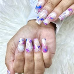 B & T Nails