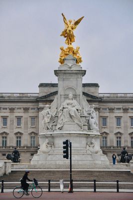 Queen Victoria Memorial by null