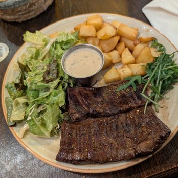L'Atelier Daumesnil - Hanger steak with potatoes and salad - Brasseries Near Me - Paris, 75