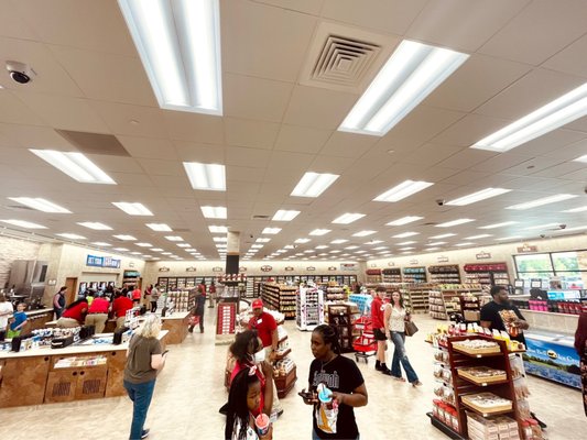 BUC-EES - Updated January 2026 - 268 Photos & 128 Reviews - 2500 Buc-ee ...