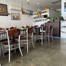 Karen Thai & Sushi - Inside