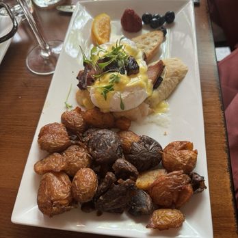 AMOR - Tapas/Small Plates Near Me - Tacoma, Washington