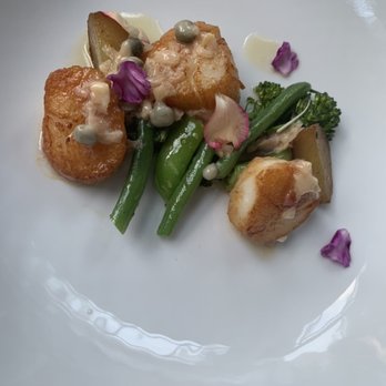 McNinch House Restaurant - Scallops with green beans, broccolini, potatoes, lemon sauce and edible flowers - French Near Me - Charlotte, North Carolina