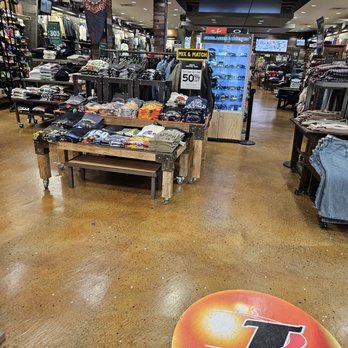 Tillys - Inside the store - Women's Clothing Near Me - Canoga Park, California